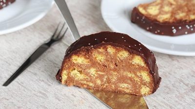 Шоколадный рулет в глазури с ромом