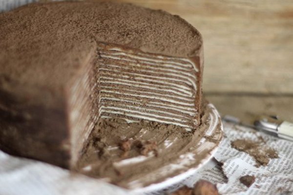 Шоколадный торт из блинов с ликером