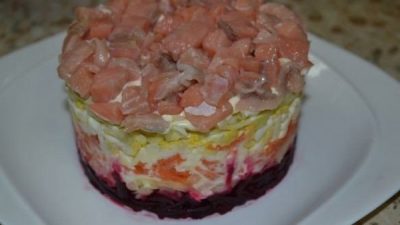 Шуба по-царски с лососем и яблоком