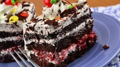 Шварцвальдский торт «Черный лес» с вишней