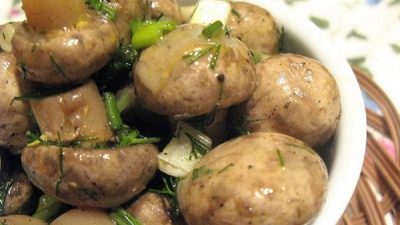 Слабосоленые шампиньоны