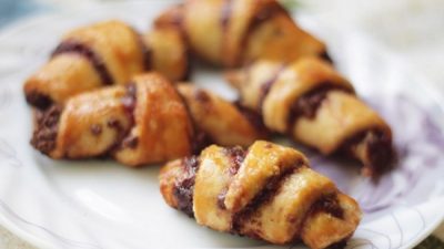 Сладкие рогалики с джемом и шоколадом