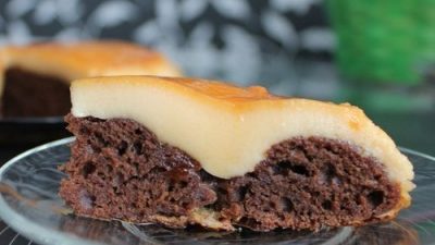 Сладкий пирог с карамелью и молочным суфле