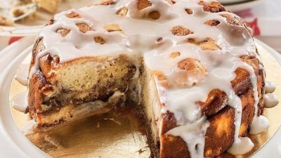 Сладкий пирог с сырной начинкой и корицей