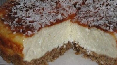 Сладкий пирог с творогом и кокосовой стружкой