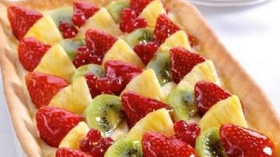 Сладкий тарт с киви, клубникой и ананасом