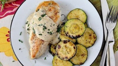 Сливочные куриные грудки с зеленью