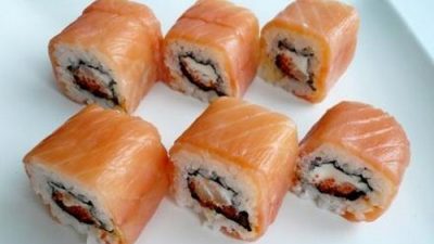 Сливочный ролл с икрой тобико