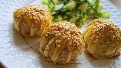 Слоеные клубочки с фаршем в духовке