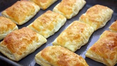 Слоеные пирожки с мясом и изюмом