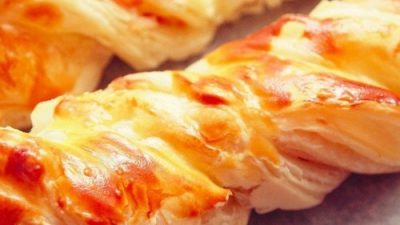 Слоеные спиральки с сыром и курицей