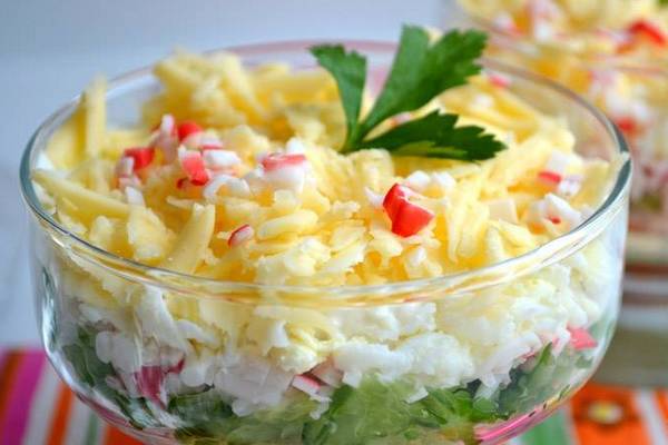 Классический крабовый салат с кукурузой, яйцом и рисом пошаговый рецепт