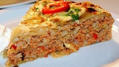 Слоеный пирог «Ленивец» из капусты и фарша
