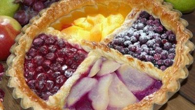 Слоеный пирог «Ягодное лукошко»