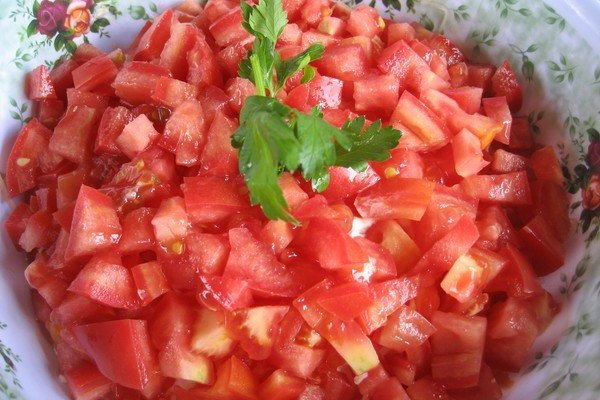 Салат «Красная шапочка» с помидорами черри