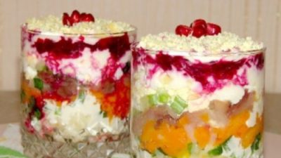 Слоеный салат «Новогодний» со скумбрией