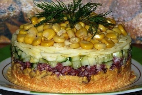 Слоеный салат с ветчиной, грибами и сыром | Пора перекусить!