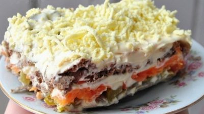Слоеный салат «Печенкин» с морковью