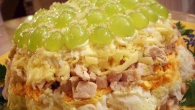 Слоеный салат с курицей и редькой