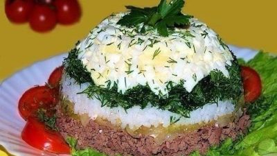 Слоеный салат «Шапочка» с печенью