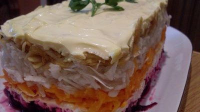 Слоеный салат «Витаминный тортик»