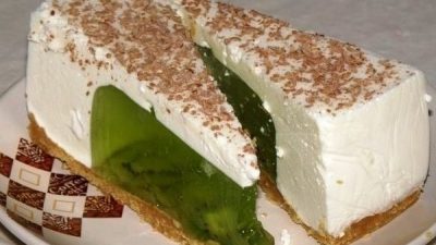 Сметанный торт с киви без выпечки