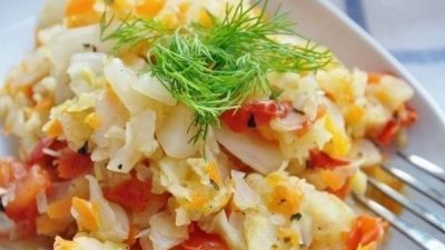 Сочная капуста тушеная с овощами