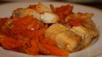 Сочная рыба под томатным маринадом