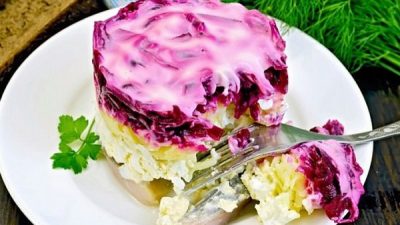 Сочная сельдь под шубой с яблоком
