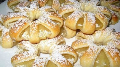 Сочные ананасы в слоеном тесте