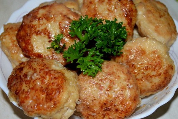 Куриные котлеты с сыром и зеленью - Пошаговый рецепт с фото. Вторые блюда. Блюда из курицы