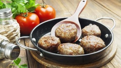 Сочные куриные котлеты на сковороде