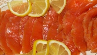 Соленая форель с лимоном