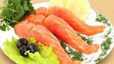 Соленая красная рыба из морозилки
