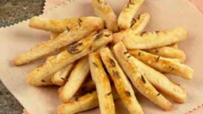 Соленые палочки из теста с тмином по-румынски