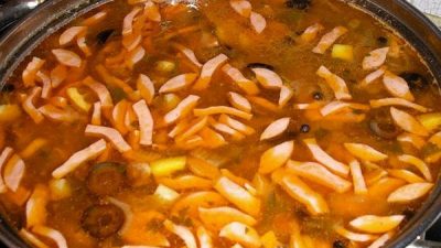 Солянка с опятами и куриным сердцем