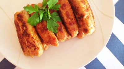Сосиска в пюре из картофеля