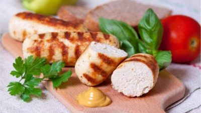 Сосиски из куриного филе по-домашнему