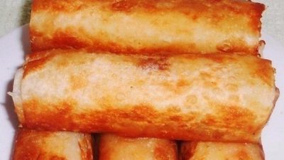 Сосиски в сырно-картофельной шубке