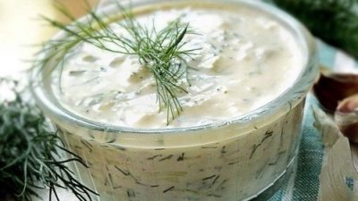 Соус «Цацики» из йогурта с огурцом