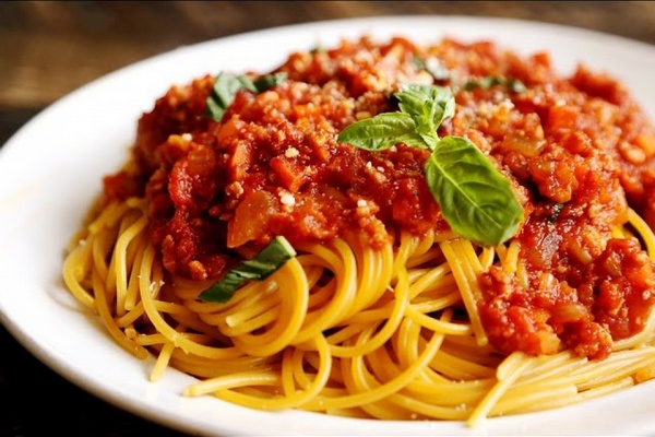 Спагетти «Болоньезе» с мясным фаршем
