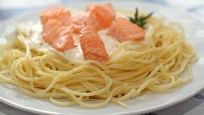 Спагетти с пармезаном и семгой