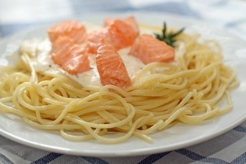 Спагетти с пармезаном и семгой