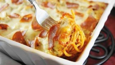 Спагетти, запеченные с пепперони и сыром