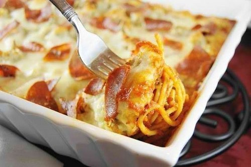 Спагетти, запеченные с пепперони и сыром