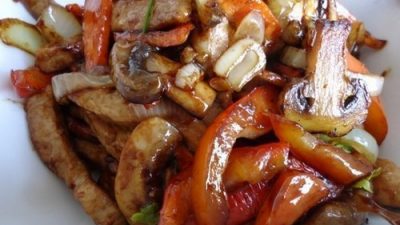 Стир-фрай из свинины с шампиньонами