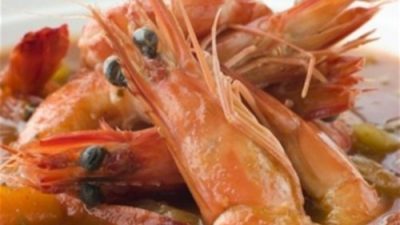 Суп «Гамбо» с креветками, крабовым мясом и беконом