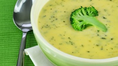 Суп-пюре из брокколи и молока с курицей