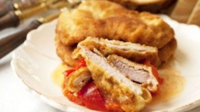 Свиная вырезка, запеченная в панировочных сухарях