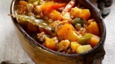 Свинина с огурцами, морковью и цуккини